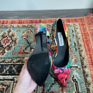 Steve Madden fun pumps